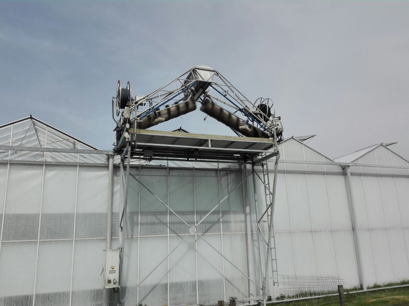 Roofmaster Light greenhouse roof washing machine • Duijndam Machines