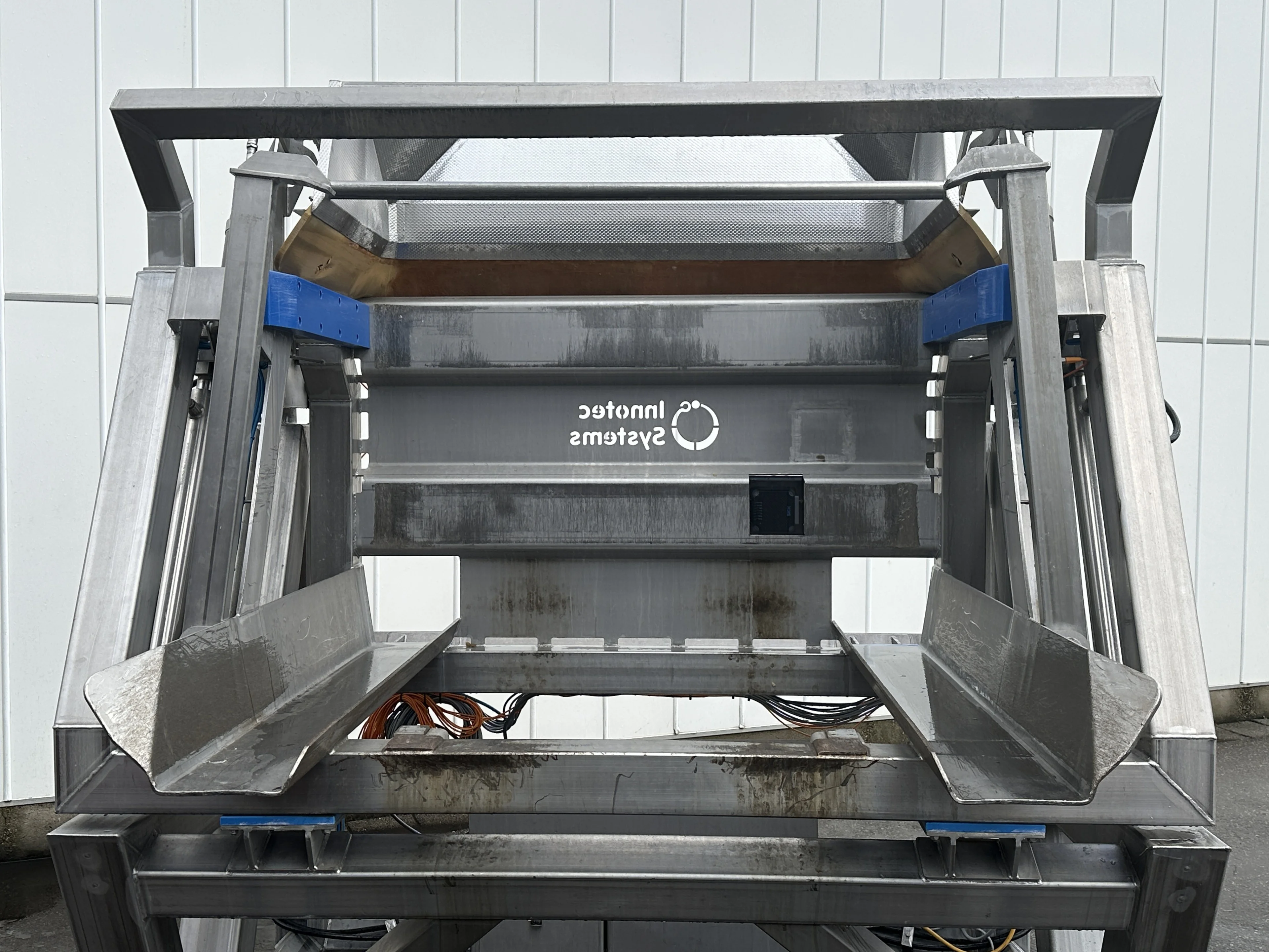 Innotec Systems box tipper Stainless steel • Duijndam Machines