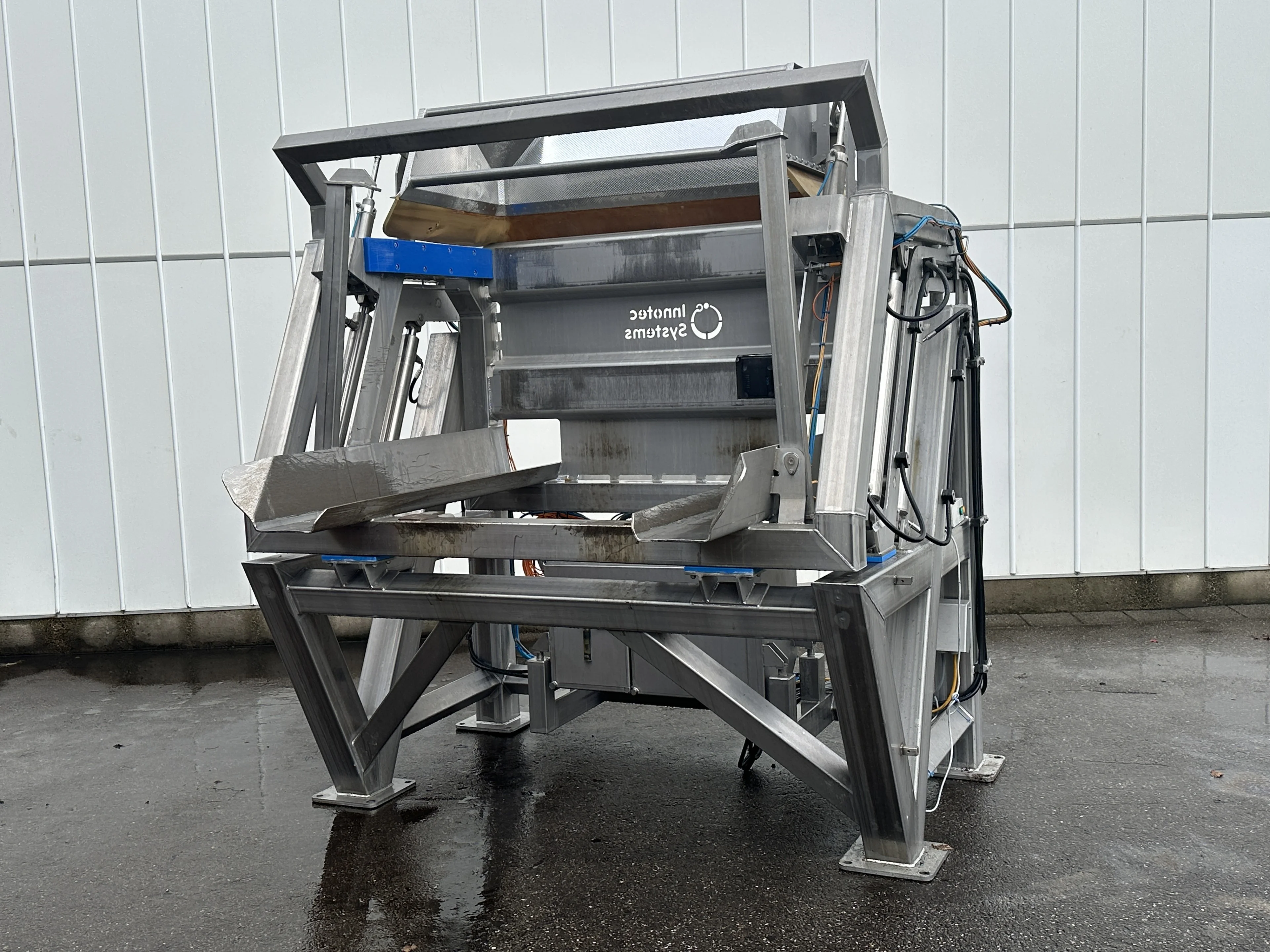 Innotec Systems box tipper Stainless steel • Duijndam Machines