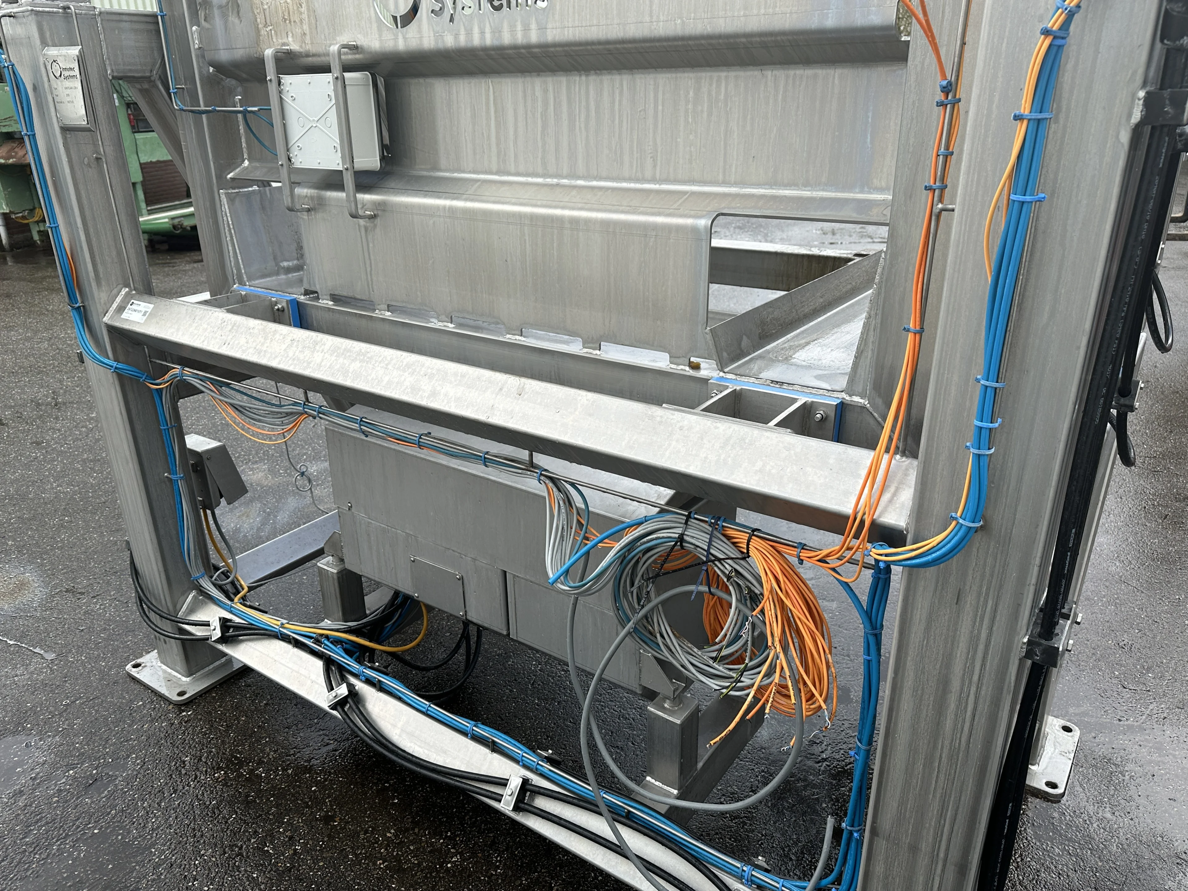 Innotec Systems box tipper Stainless steel • Duijndam Machines