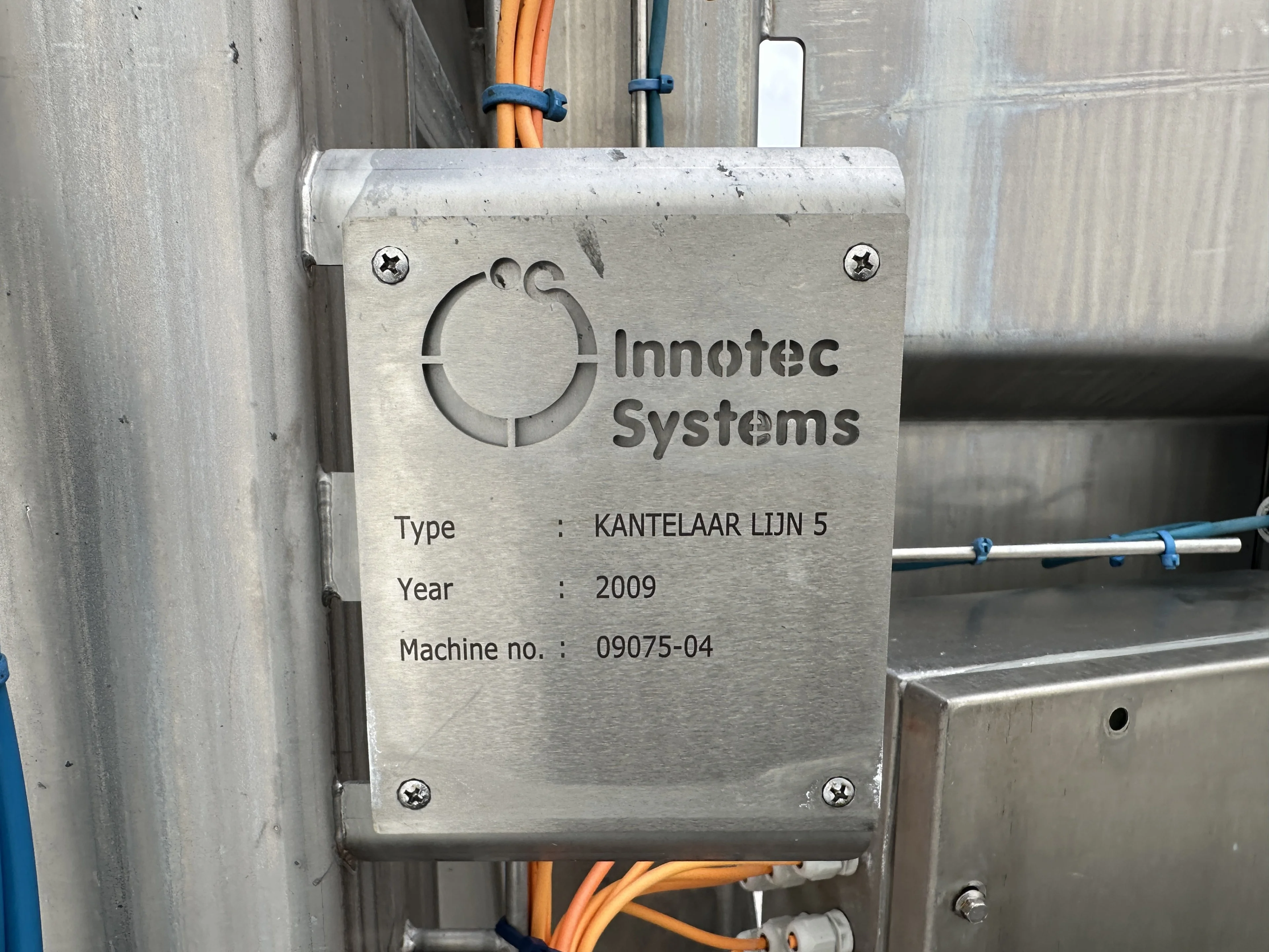 Innotec Systems box tipper Stainless steel • Duijndam Machines