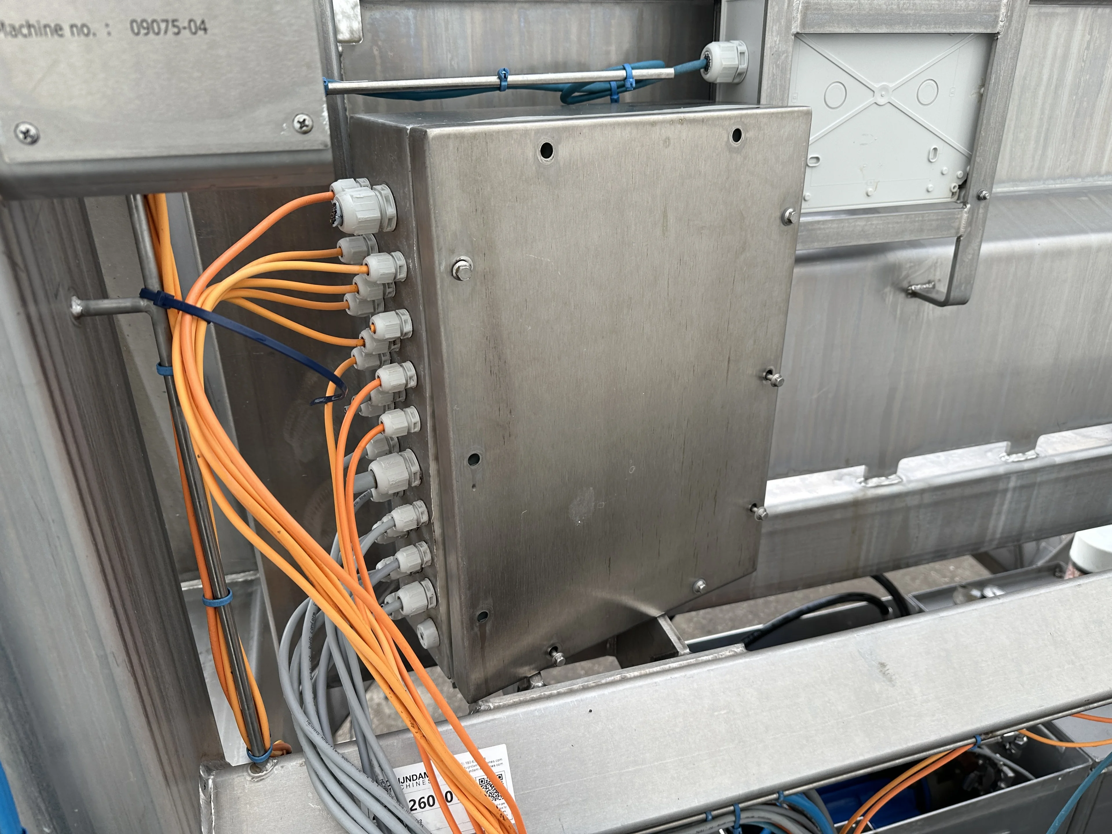 Innotec Systems box tipper Stainless steel • Duijndam Machines