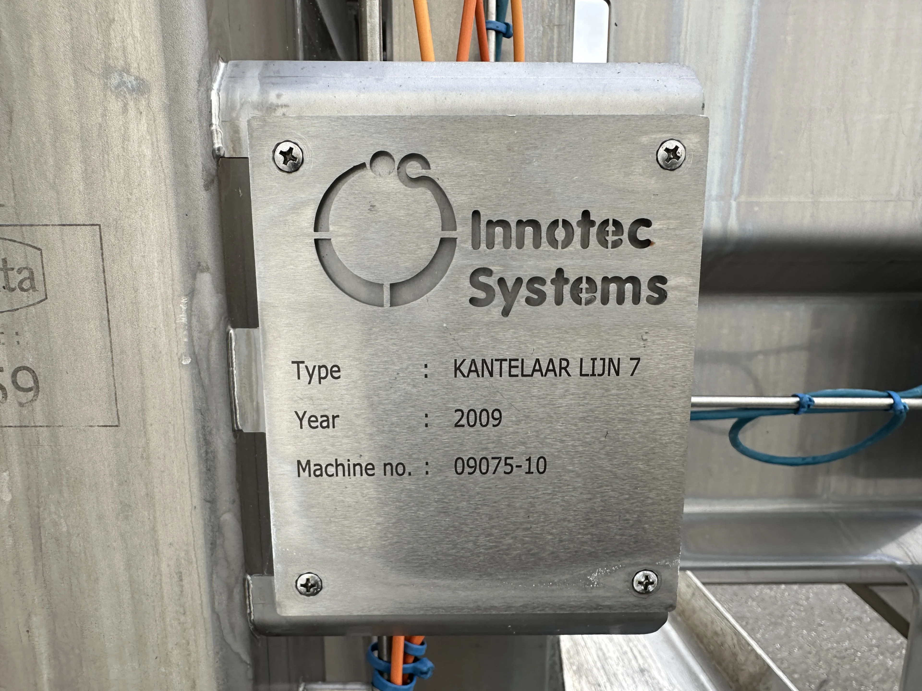 Innotec Systems box tipper Stainless steel • Duijndam Machines