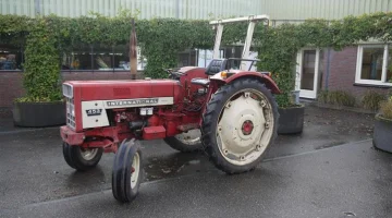 Trattore internazionale 453