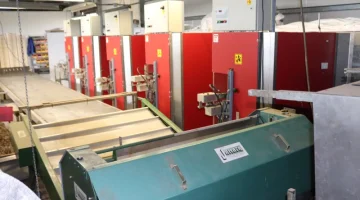 Mașină de etanșat Jamafa pentru trandafiri cu transportor de alimentare