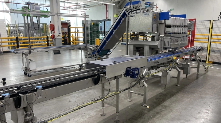 Newtec PCS2009 weigher with Ilapak Carrera 500 flowpack machine for trays