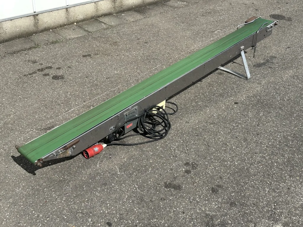 Javo conveyor for potplants 260 x 15 cm • Duijndam Machines