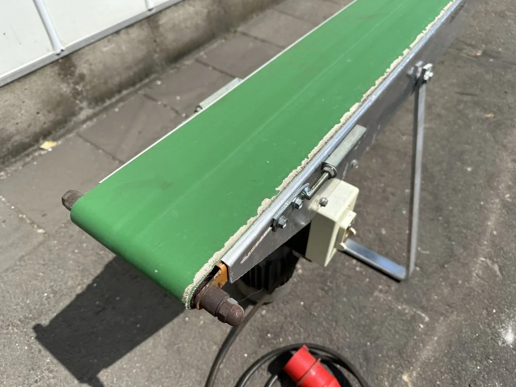 Javo conveyor for potplants 310 x 15 cm • Duijndam Machines