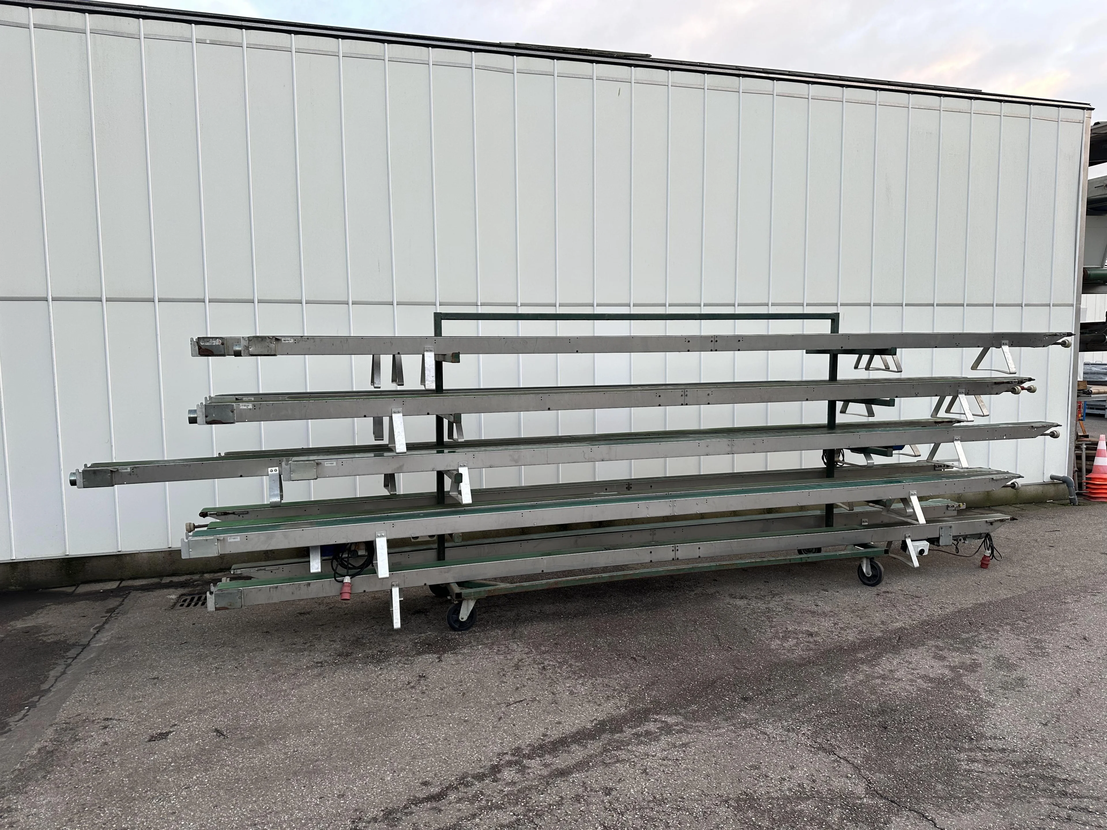 Javo 15 cm potted plant conveyor • Duijndam Machines