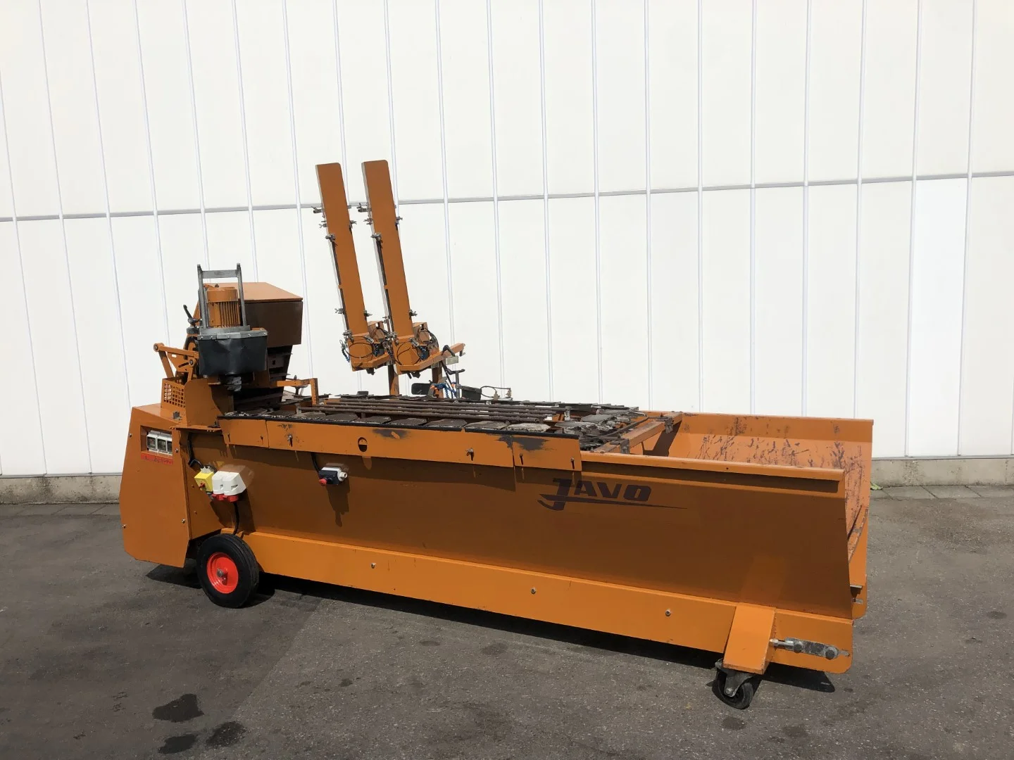 Javo Standaard potting machine with double pneumatic pot dispenser and discharger • Duijndam