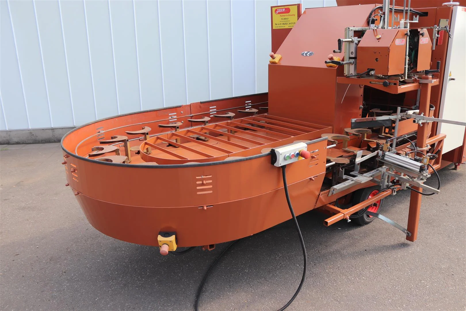 Javo Super Mega potting machine with pneumatic potdispenser • Duijndam ...