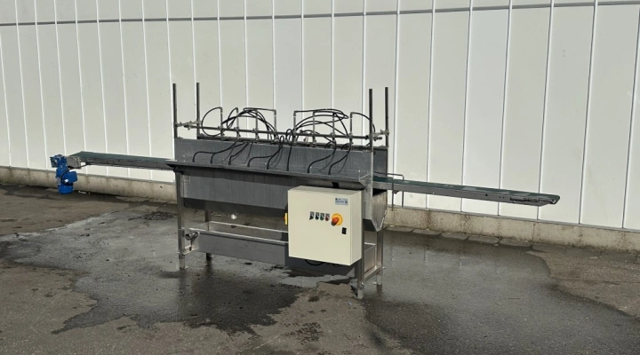 Javo watering unit with conveyor