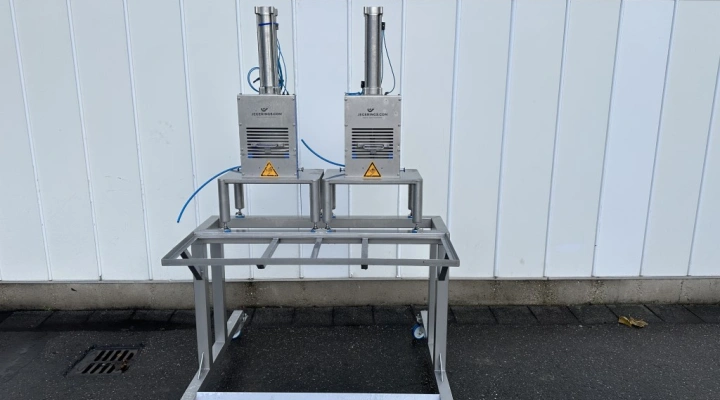 Jegerings PVP-300 cutting machine for pressing blocks of onions and bell peppers