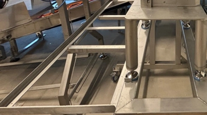 RVS frame met plaats voor twee Jegerings blokkensnijmachines