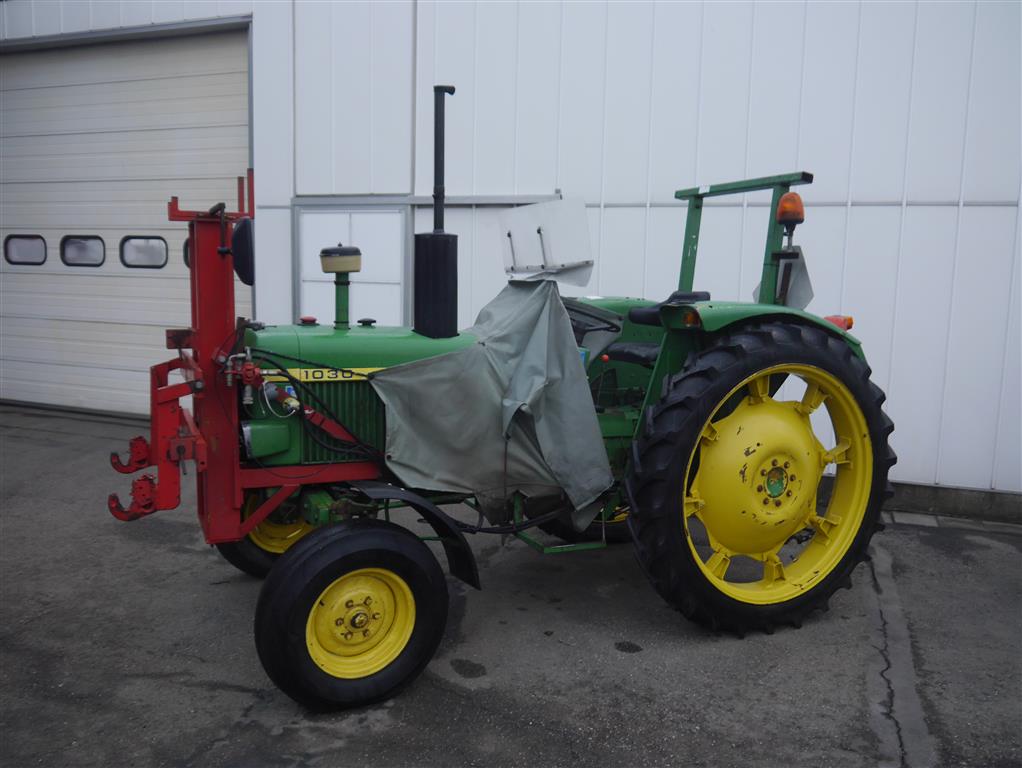 Трактор John Deere 1030