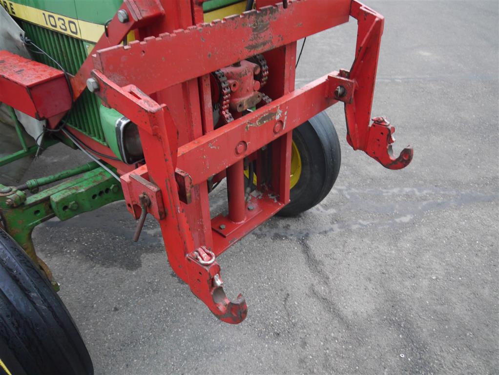 Трактор John Deere 1030