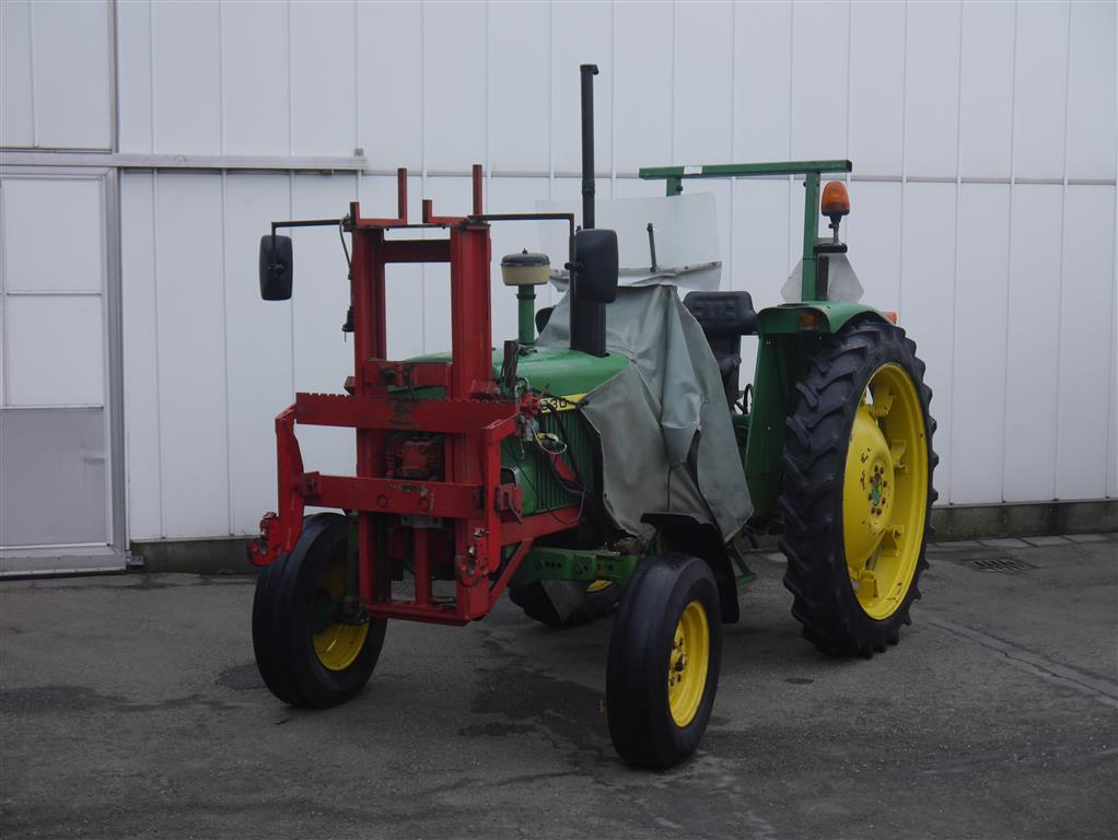 Трактор John Deere 1030
