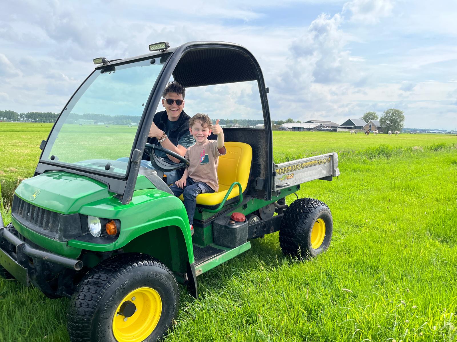 John Deere HPX Gator ������������������� � ���������������������� �����������