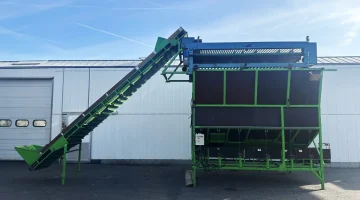 Kerian görgős gréder bunkerrel