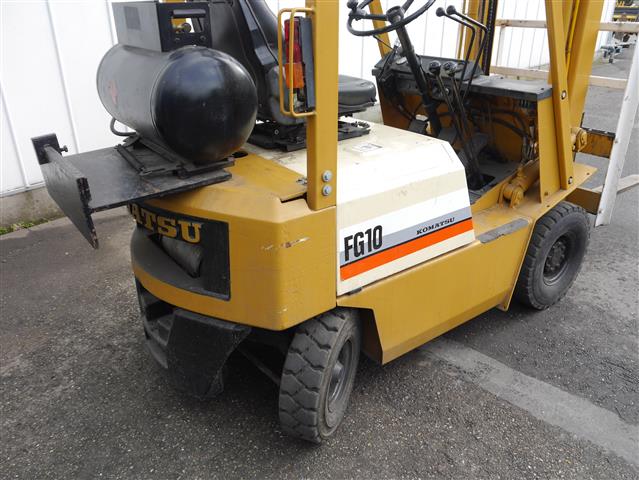 Вилочный погрузчик Komatsu FG10