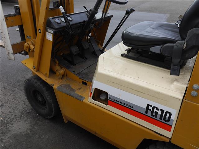 Вилочный погрузчик Komatsu FG10