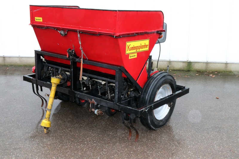 Koningsplanter planting machine 5 rows for bulbs and onions • Duijndam