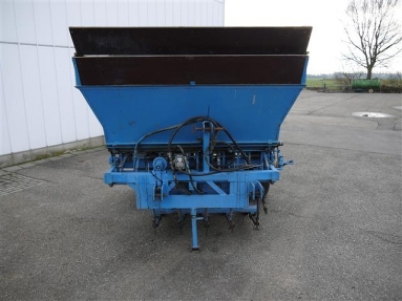 Koningsplanter planting machine 5 rows for bulbs and onions • Duijndam