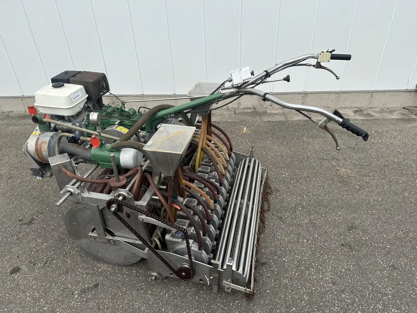 Koppert Dombo pneumatic sowing machine 12 rows • Duijndam Machines