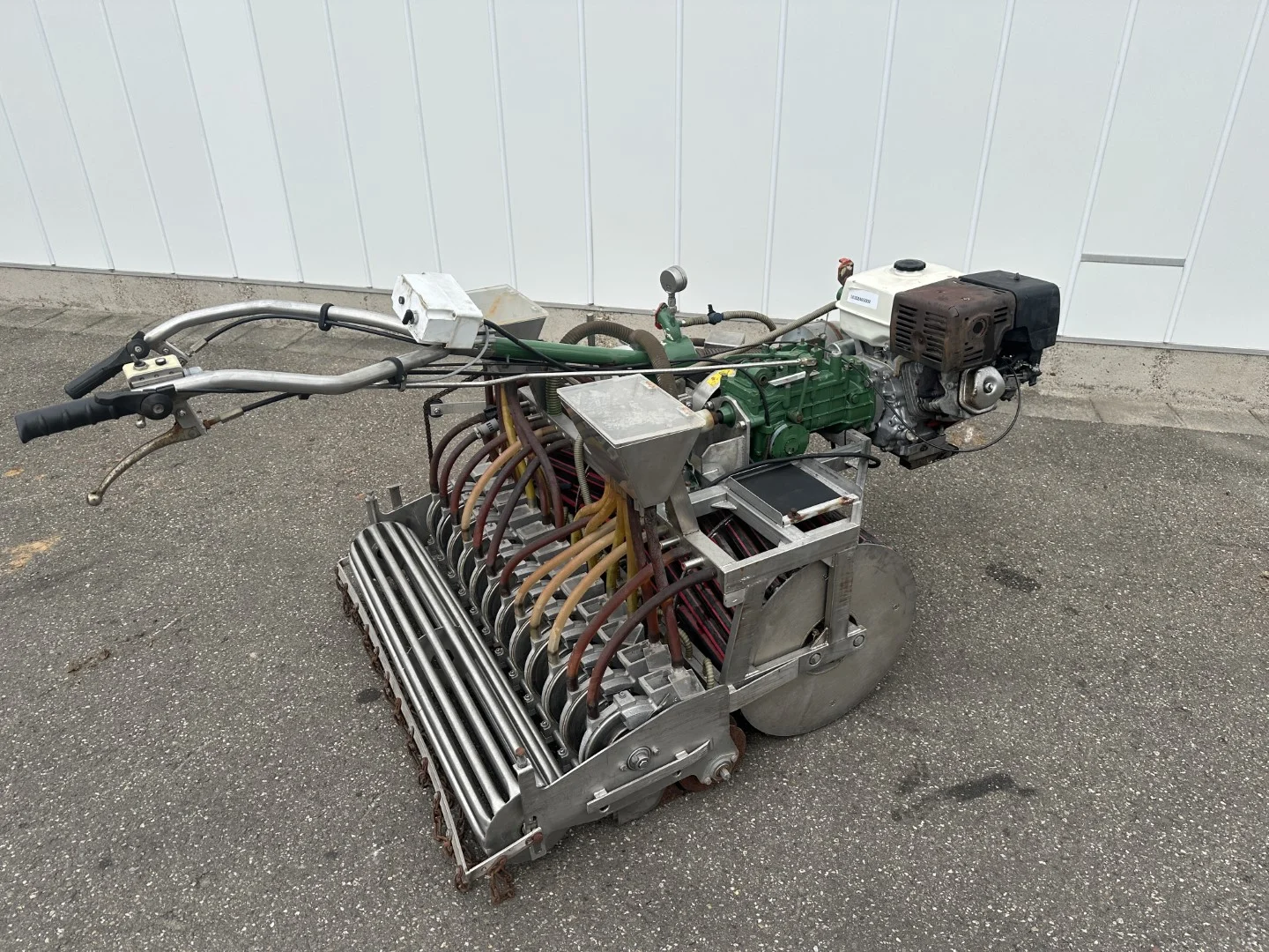 Koppert Dombo pneumatic sowing machine 12 rows • Duijndam Machines