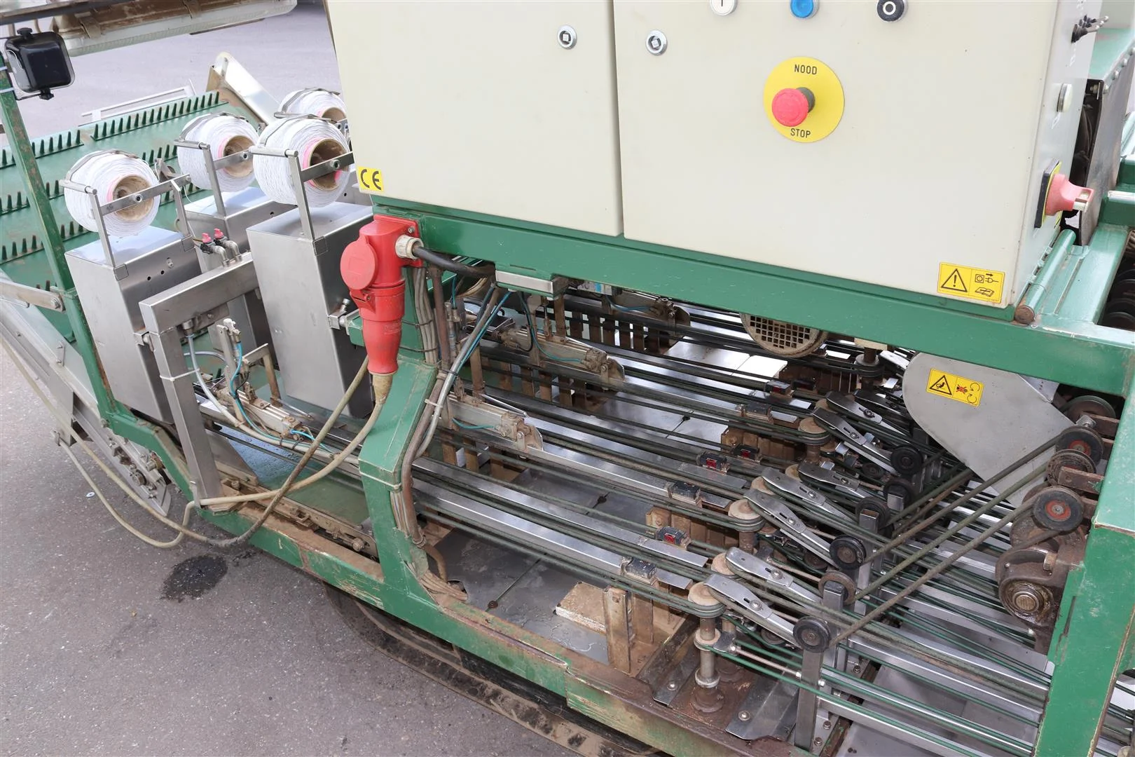 Koppert harvesting and bunching machine for radish • Duijndam Machines