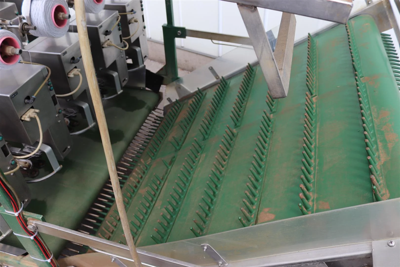Koppert harvesting and bunching machine for radish • Duijndam Machines