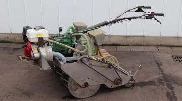 Koppert selfdriven pneumatic precision seeding drill 13 rows