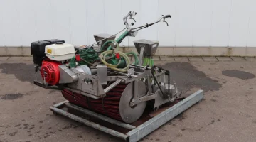 Semănătoare de precizie pneumatică cu precizie autopropulsată 16 rânduri