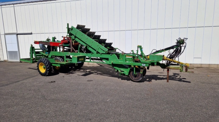 Krakei 1 row potatoe harvester