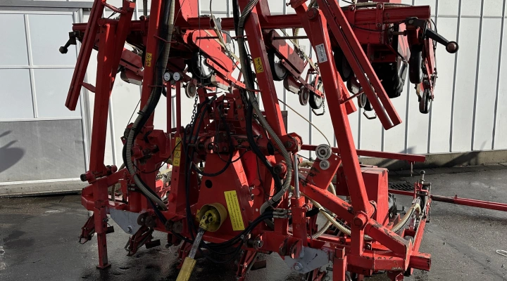 Accord Miniair S pneumatic sowing machine 12 rows hydraulicly foldable