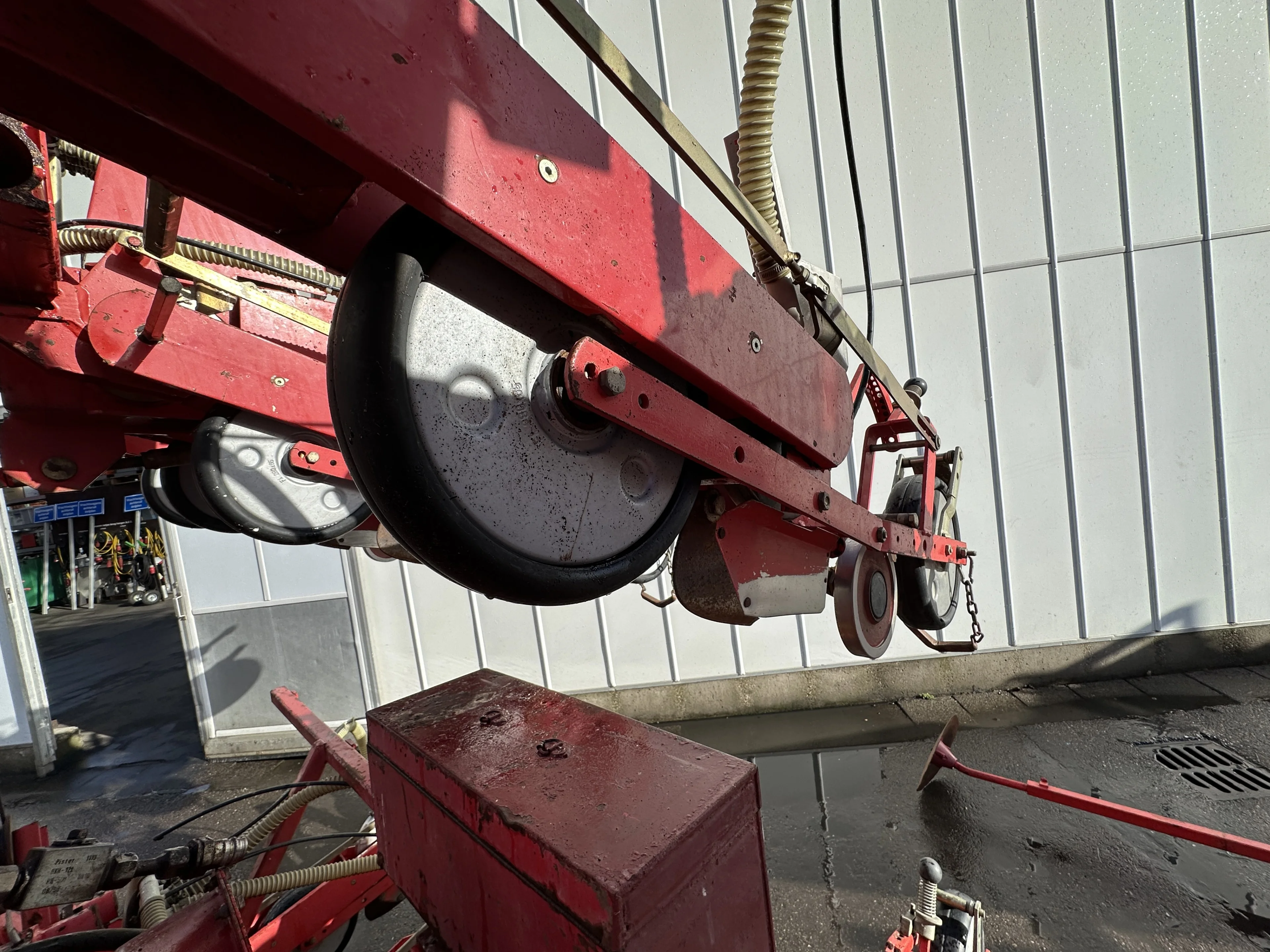 Kverneland Accord Miniair S pneumatic sowing machine 12 rows ...