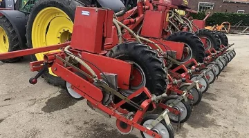 Kverneland Accord Miniair S 12 fileiras dobráveis hidraulicamente