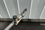 Willburg etiketteerder /labelaar vanaf de zijkant