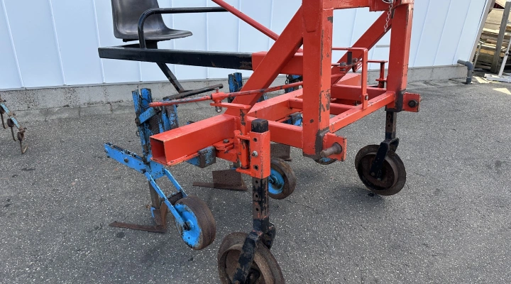 Lauwers hoeing machine 2 rows with steering