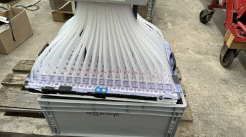 Lehners hand seeder for trays with 216 cells