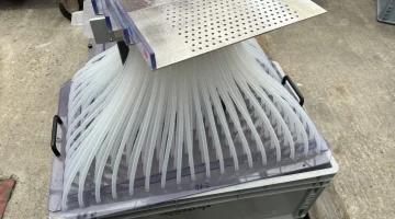 Lehners manuelle Sämaschine für Schalen mit 216 Zellen