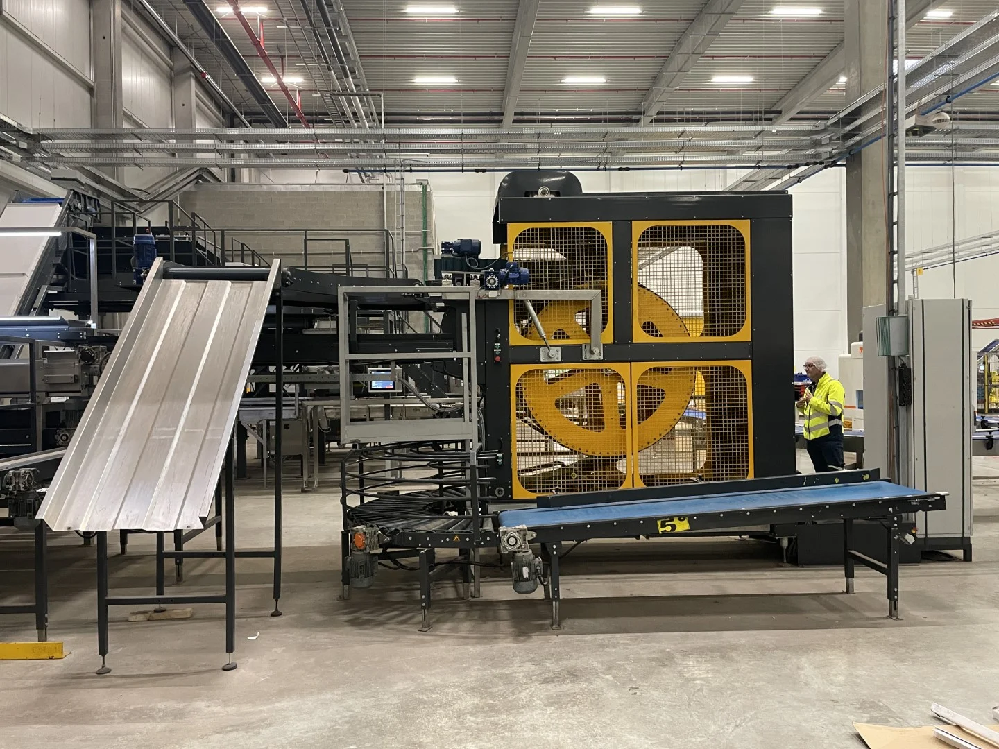 Manter M10 L weighing machine with infeed conveyor, buffer conveyor and ...