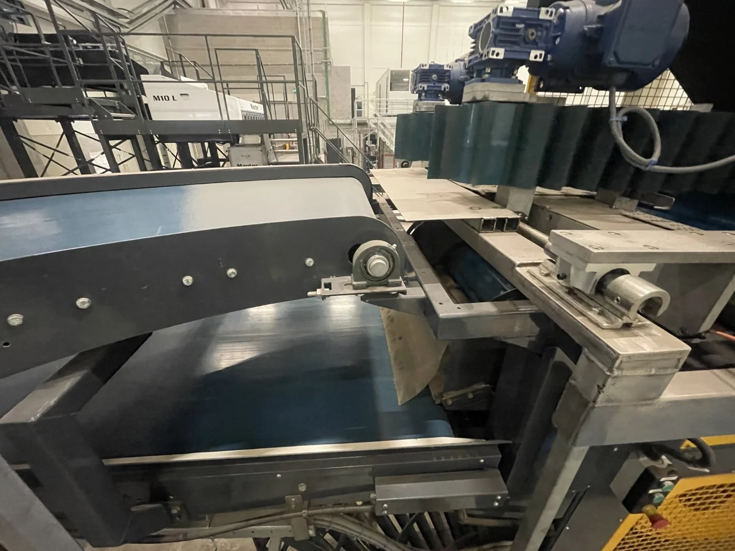 Manter M10 L weighing machine with infeed conveyor, buffer conveyor and ...