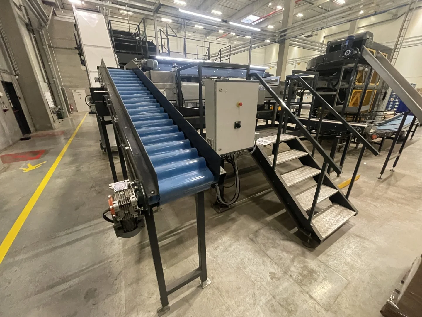 Manter M10 L weighing machine with infeed conveyor, buffer conveyor and ...