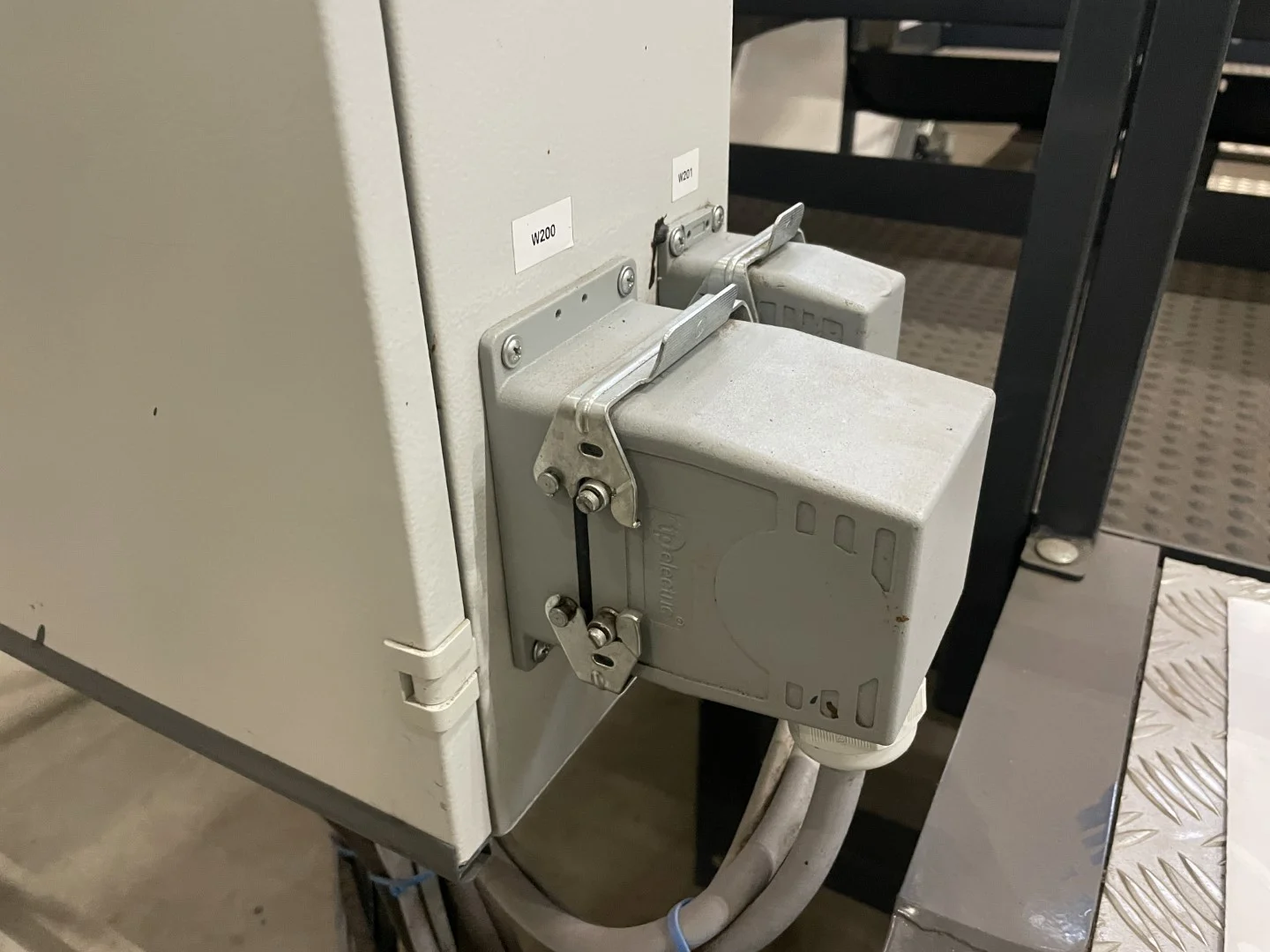 Manter M10 L weighing machine with infeed conveyor, buffer conveyor and ...