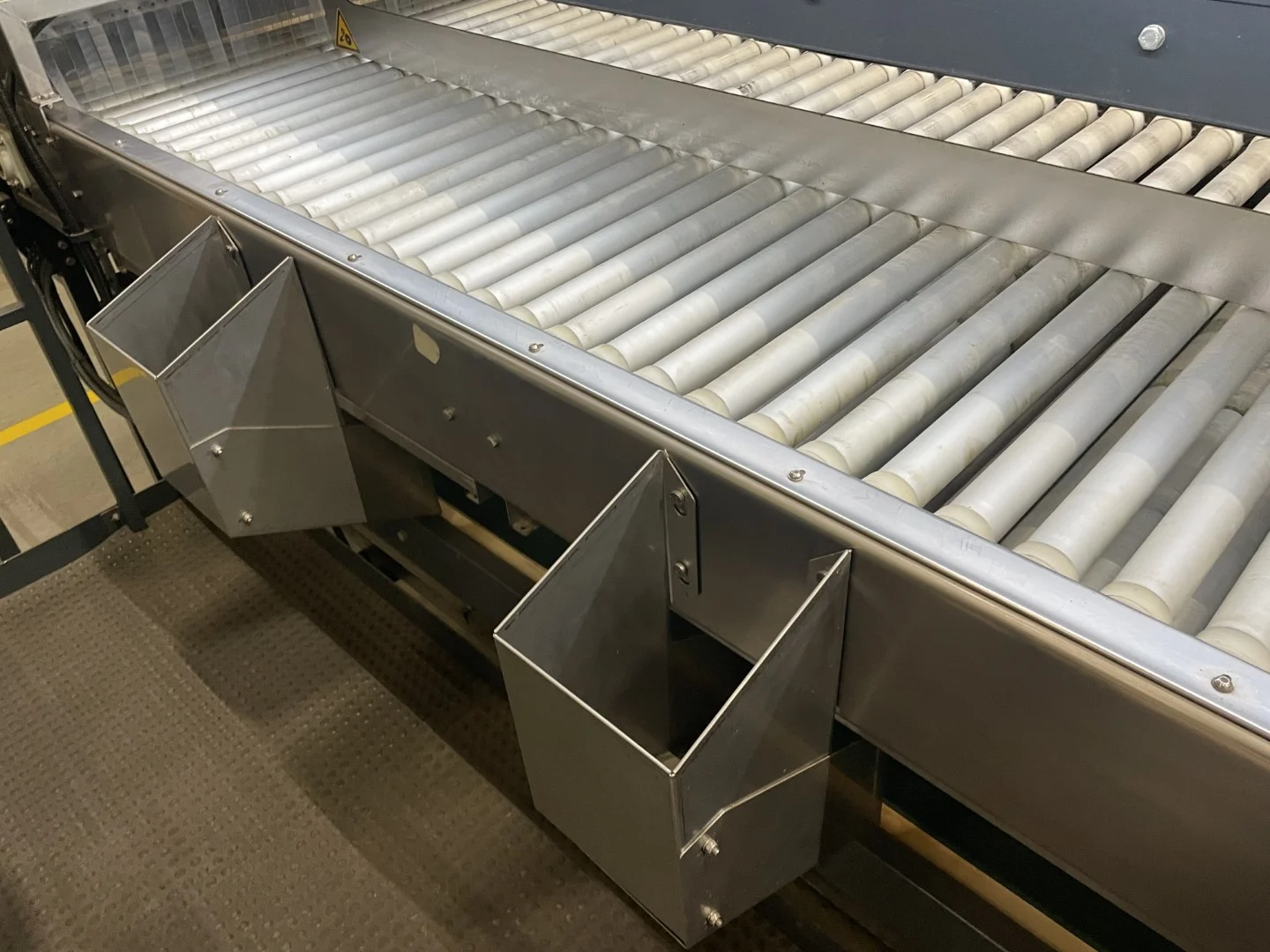 Manter M10 L weighing machine with infeed conveyor, buffer conveyor and ...