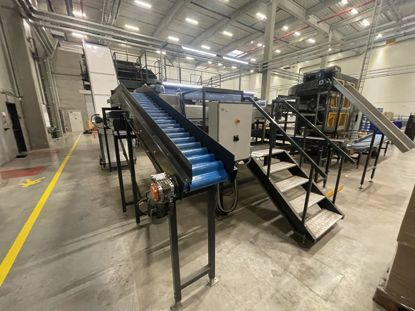 Manter M10 L weighing machine with infeed conveyor, buffer conveyor and ...