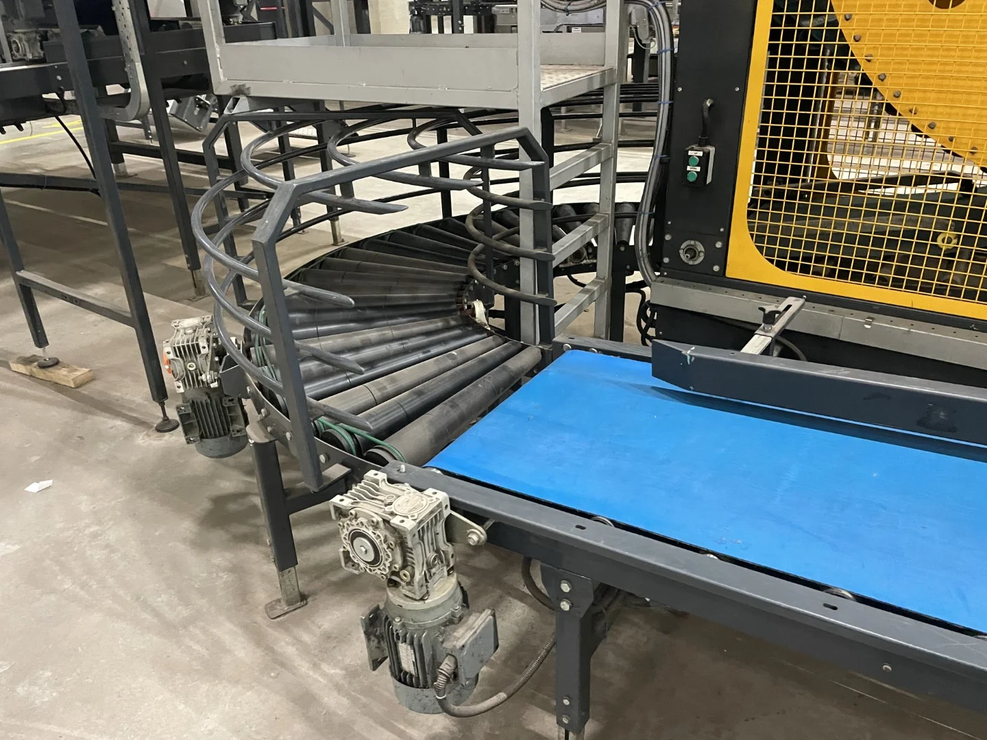 Manter M10 L weighing machine with infeed conveyor, buffer conveyor and ...