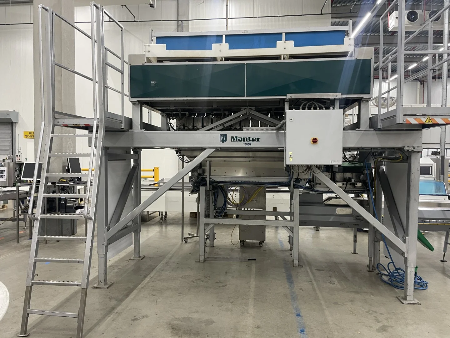 Manter VP16000 weighing machine with 3 elevators and dosing conveyors ...
