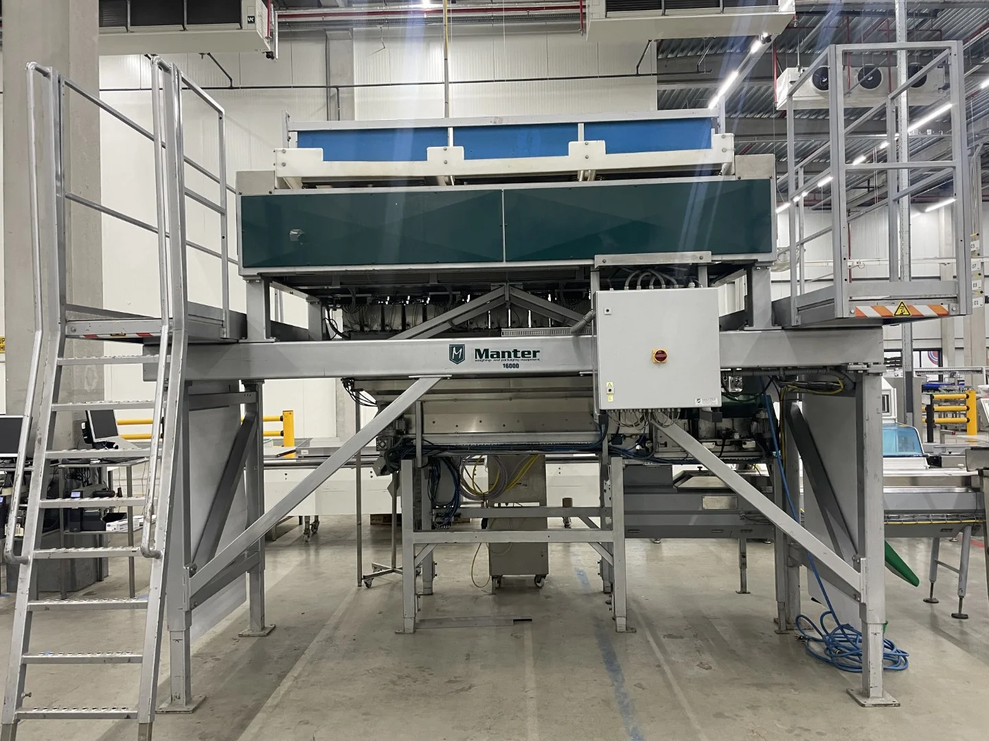 Manter VP16000 weighing machine with 3 elevators and dosing conveyors ...